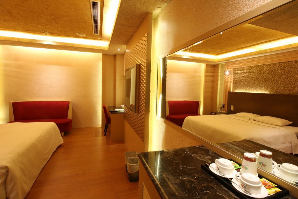 R7 Hotel Kaohsiung Exterior foto